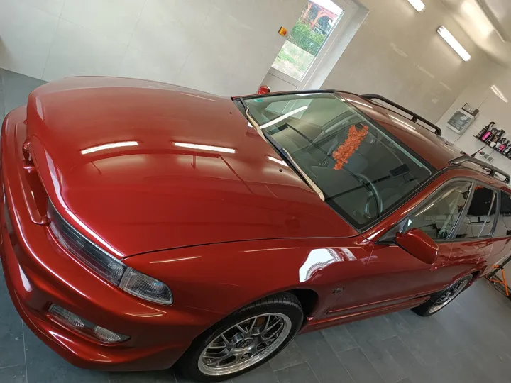 Mitsubishi · lesk laku — Pohled 2