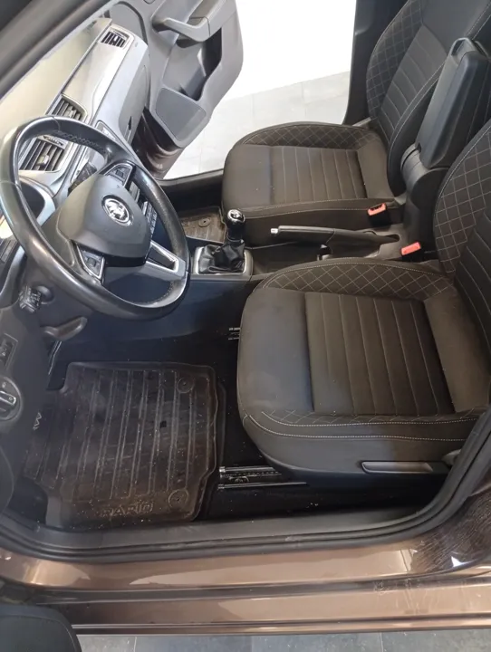 Škoda · místo řidiče — Před