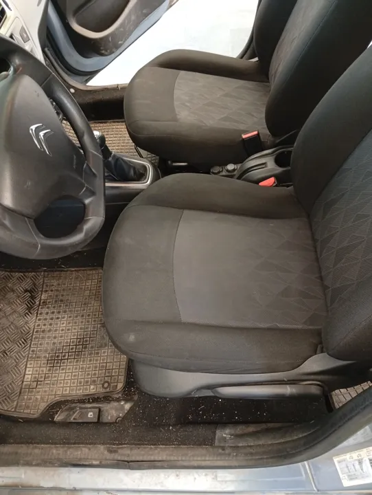 Citroën · místo řidiče — Před