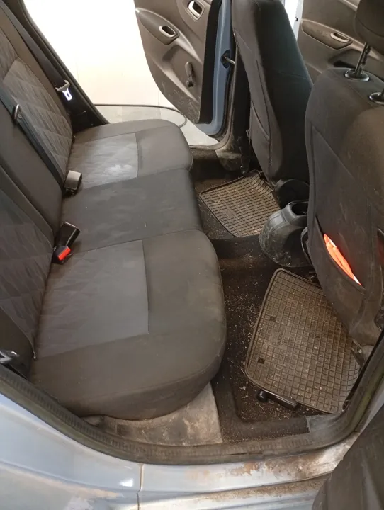 Citroën · zadní sedadla — Před