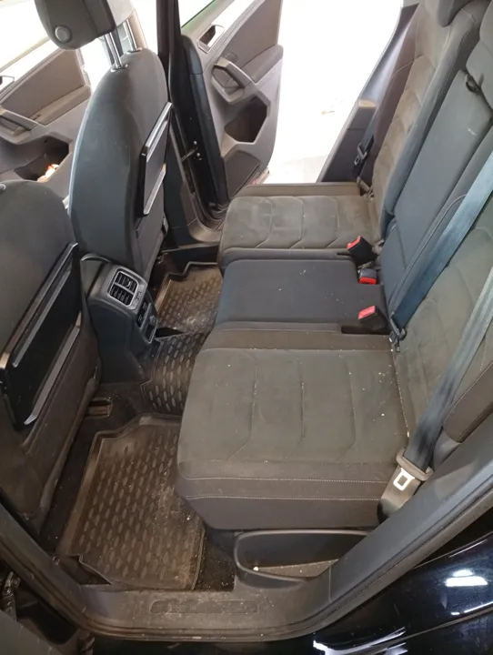 Volkswagen · zadní sedadla — Před