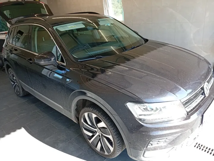 Volkswagen · ruční mytí exteriéru — Před
